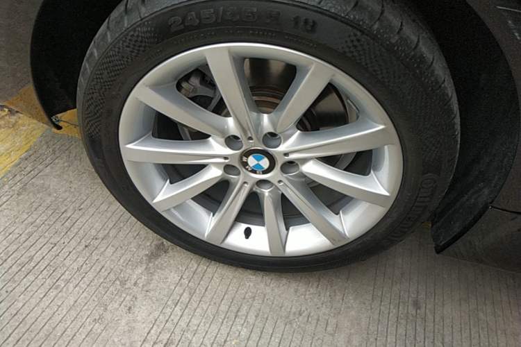 Used BMW 5 Series 2014 535Li Leading Model Exterior 5