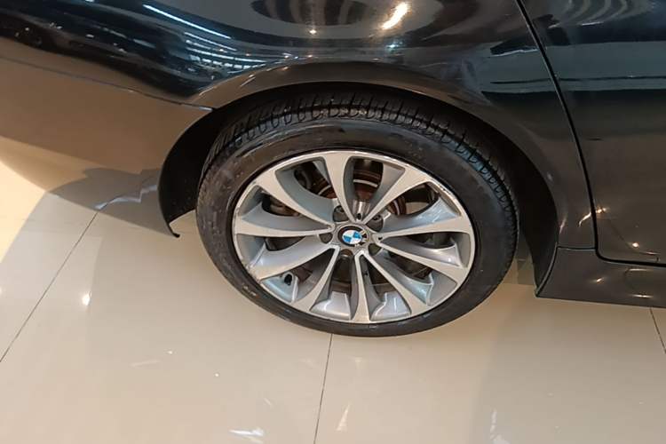 Used BMW 5 Series 2014 528Li xDrive Premium Edition Exterior 5