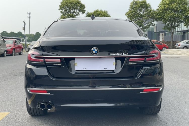 Used BMW 5 Series 2014 525Li Luxury Design Package Exterior 8