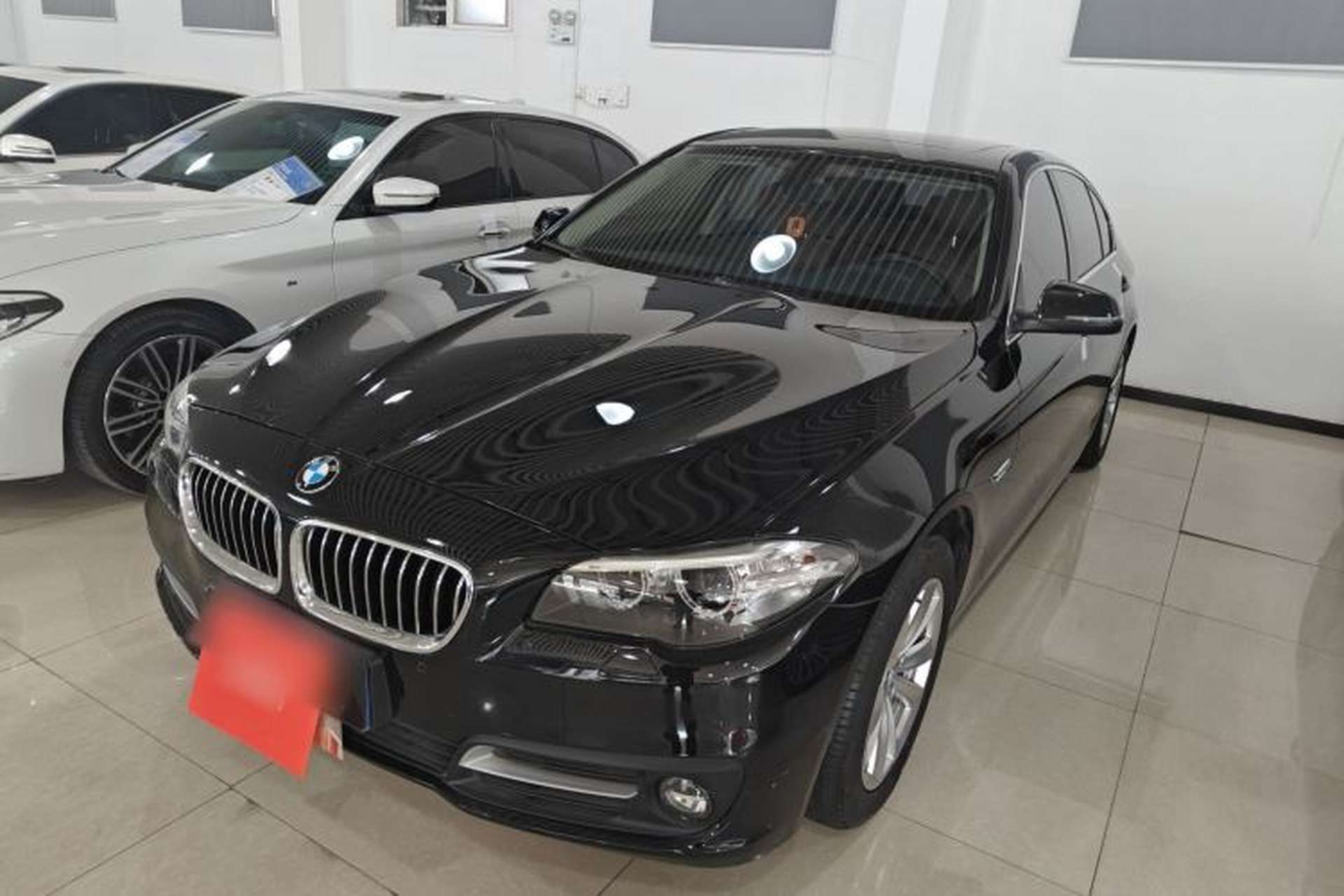Used BMW 5 Series 2014 520Li Elegant Model Front Left 45 Deg