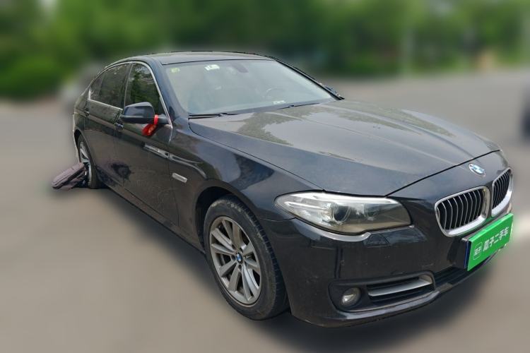 Used BMW 5 Series 2014 520Li Elegant Model Front Right 45 Deg