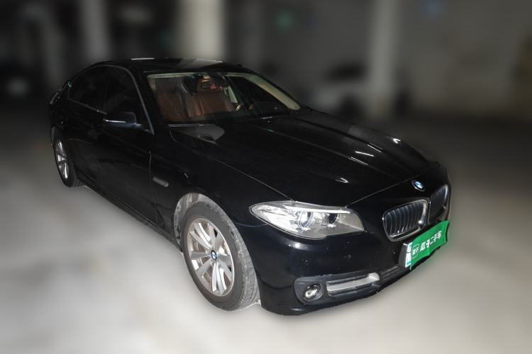 Used BMW 5 Series 2014 520i Elegant Edition Front Right 45 Deg