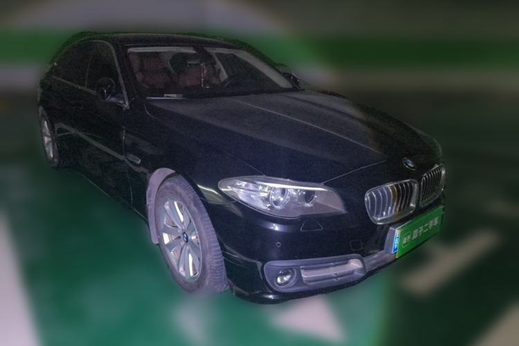 Used BMW 5 Series 2014 520Li Elegant Model Front Right 45 Deg
