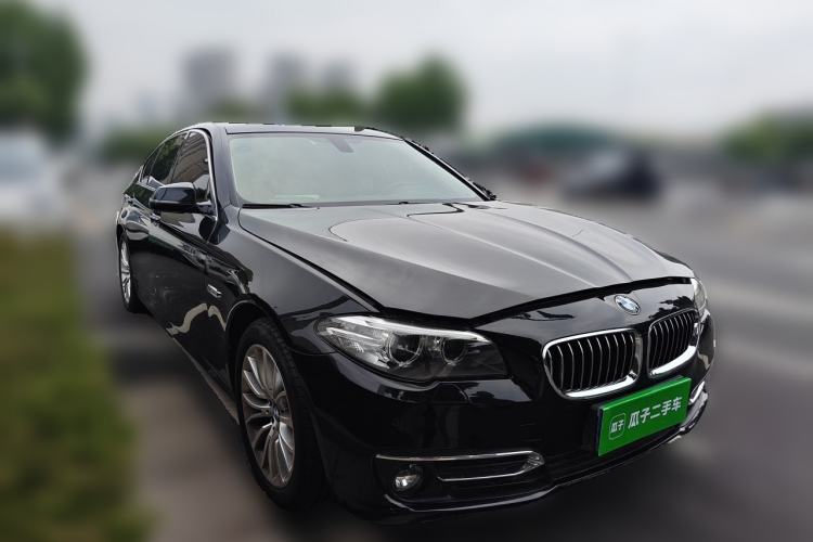 Used BMW 5 Series 2014 525Li Luxury Design Package Front Right 45 Deg
