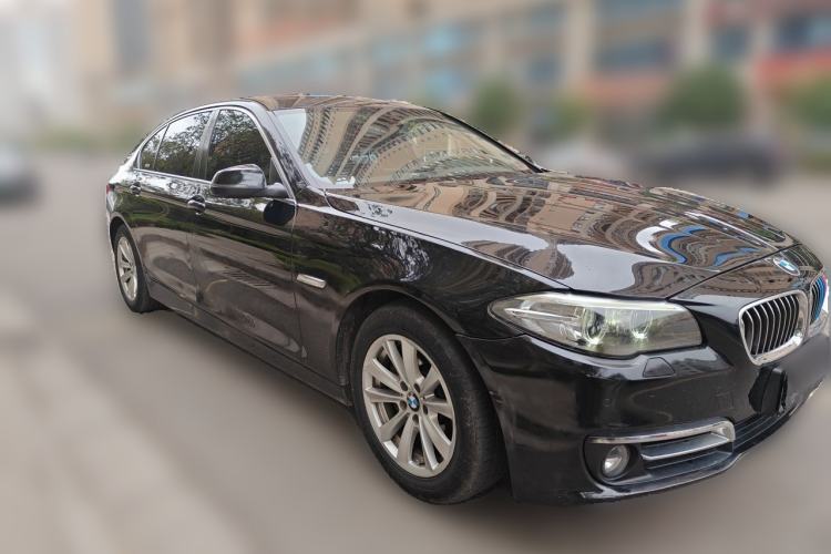Used BMW 5 Series 2014 520Li Elegant Model Front Right 45 Deg