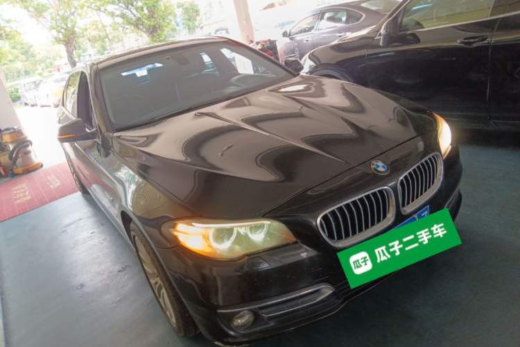 Used BMW 5 Series 2014 525Li Luxury Design Package Front Right 45 Deg