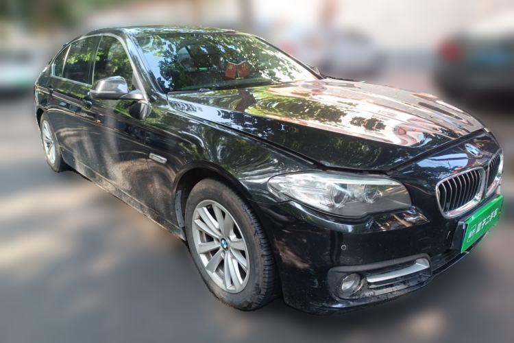 Used BMW 5 Series 2014 520Li Elegant Model Front Right 45 Deg
