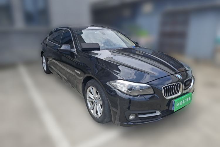 Used BMW 5 Series 2014 520Li Elegant Model Front Right 45 Deg