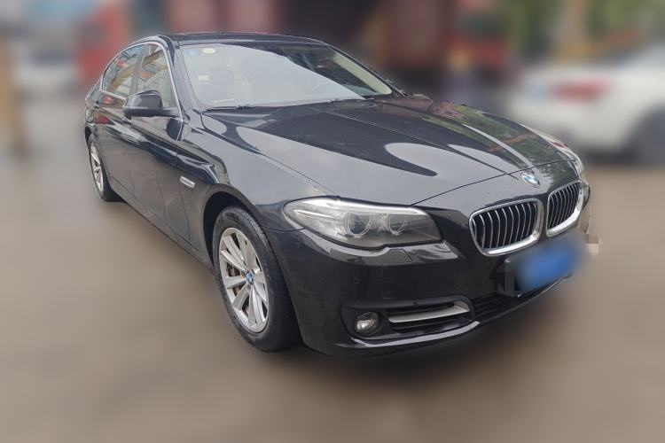 Used BMW 5 Series 2014 520Li Elegant Model Front Right 45 Deg