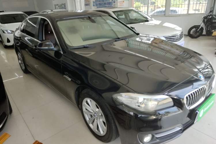 Used BMW 5 Series 2014 520Li Elegant Model Front Right 45 Deg