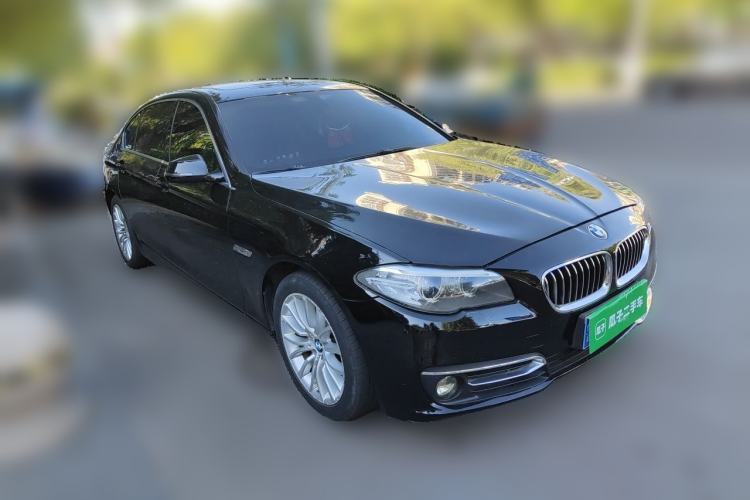 Used BMW 5 Series 2014 525Li Luxury Design Package Front Right 45 Deg