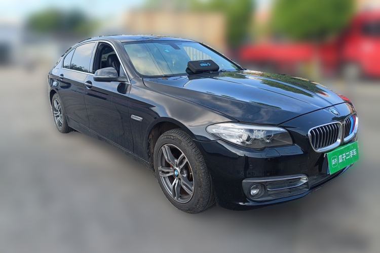 Used BMW 5 Series 2014 520Li Elegant Model Front Right 45 Deg