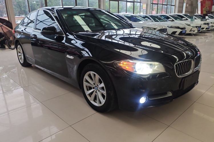 Used BMW 5 Series 2014 520Li Elegant Model Front Right 45 Deg