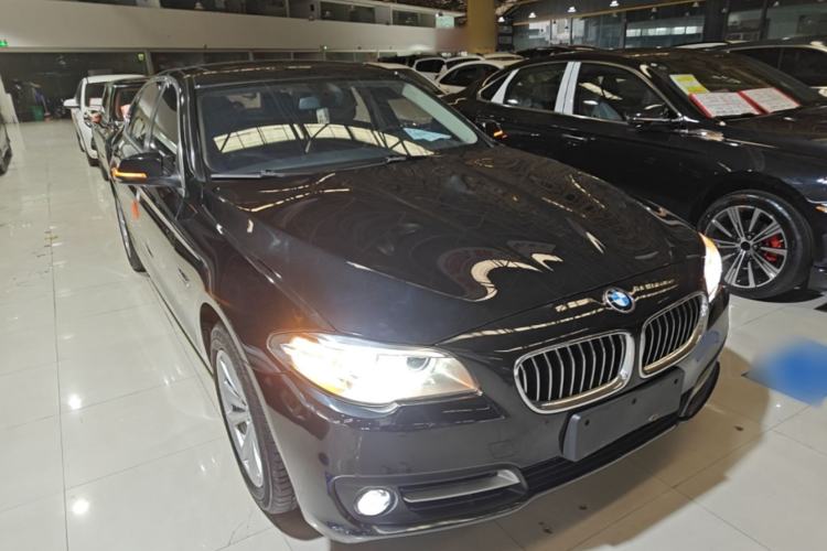 Used BMW 5 Series 2014 520Li Elegant Model Front Right 45 Deg