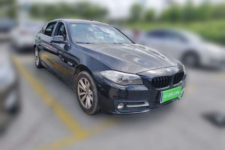 Used BMW 5 Series 2014 520Li Elegant Model Front Right 45 Deg
