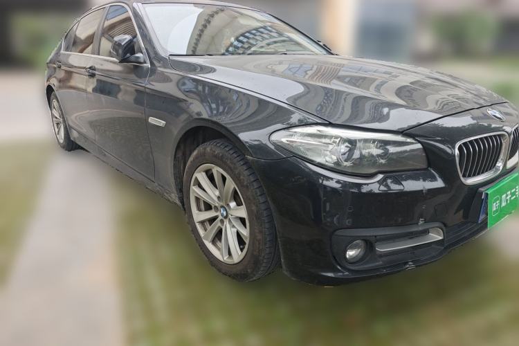 Used BMW 5 Series 2014 520Li Elegant Model Front Right 45 Deg