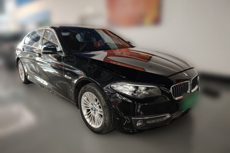 Used BMW 5 Series 2014 520Li Elegant Model Front Right 45 Deg