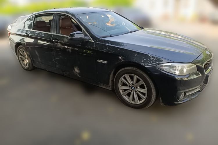 Used BMW 5 Series 2014 520Li Elegant Model Front Right 45 Deg