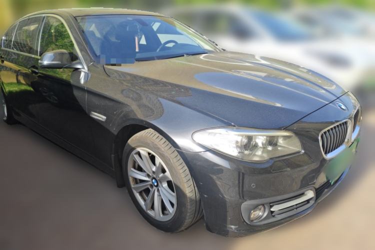 Used BMW 5 Series 2014 520Li Elegant Model Front Right 45 Deg
