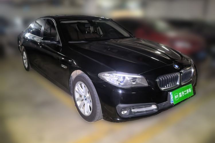 Used BMW 5 Series 2014 520Li Elegant Model Front Right 45 Deg