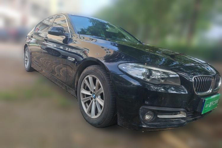 Used BMW 5 Series 2014 520Li Elegant Model Front Right 45 Deg