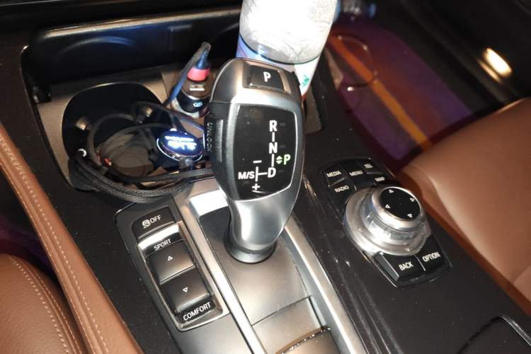 Used BMW 5 Series 2014 520i Elegant Edition Gear Lever