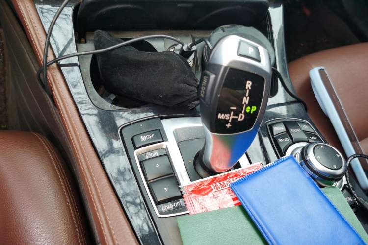 Used BMW 5 Series 2014 520i Elegant Edition Gear Lever