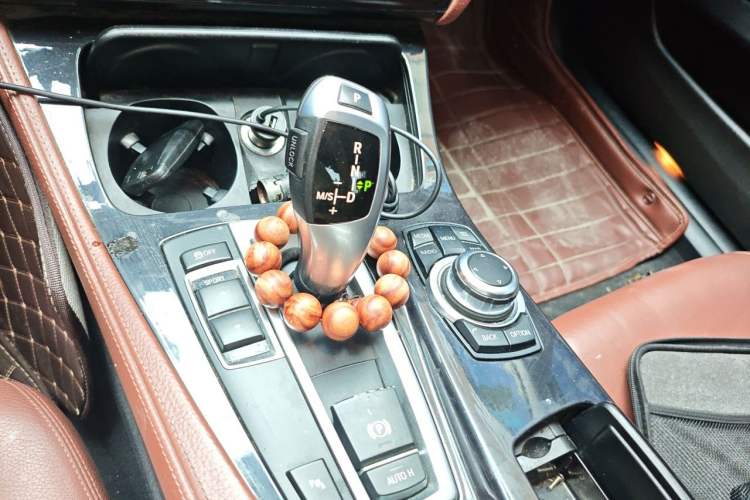 Used BMW 5 Series 2014 520i Elegant Edition Gear Lever
