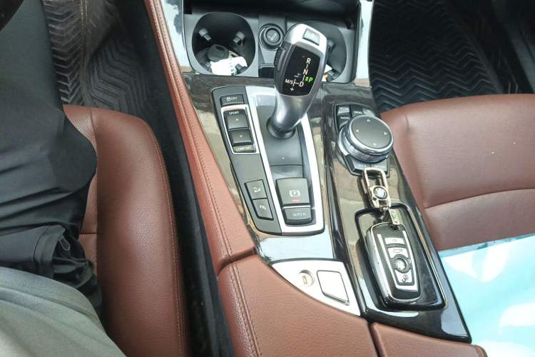 Used BMW 5 Series 2014 528Li xDrive Premium Edition Gear Lever