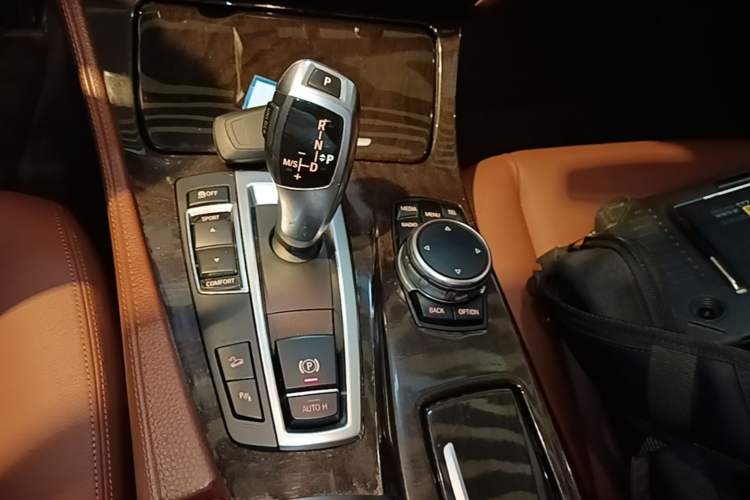 Used BMW 5 Series 2014 528Li xDrive Premium Edition Gear Lever