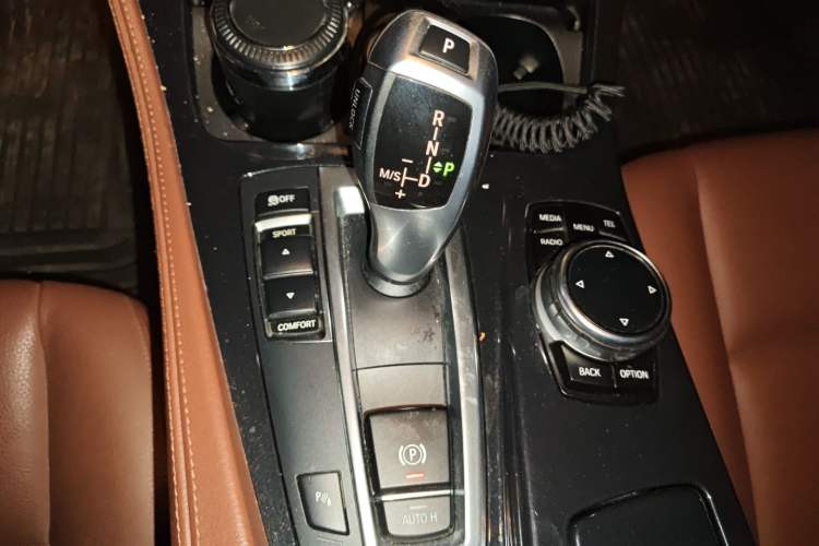 Used BMW 5 Series 2014 520i Touring Edition Gear Lever