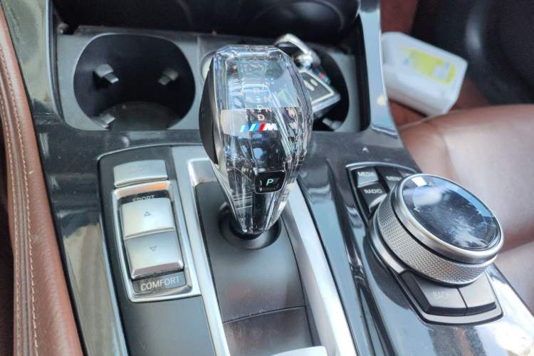 Used BMW 5 Series 2014 520i Elegant Edition Gear Lever