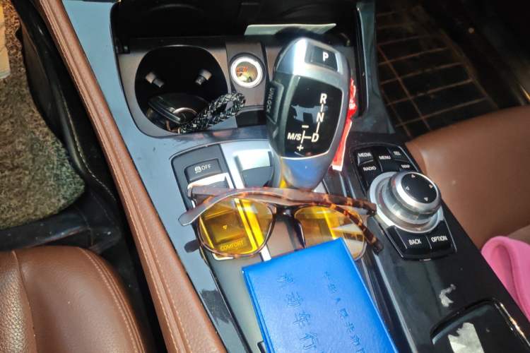 Used BMW 5 Series 2014 520i Elegant Edition Gear Lever
