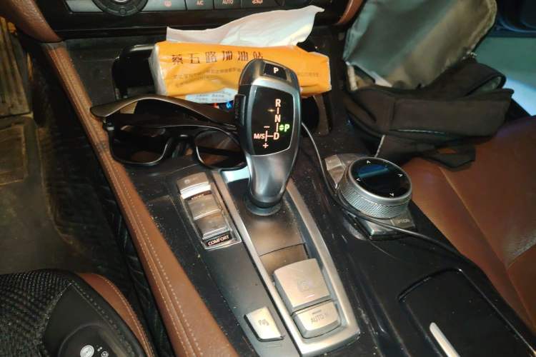 Used BMW 5 Series 2014 520i Elegant Edition Gear Lever