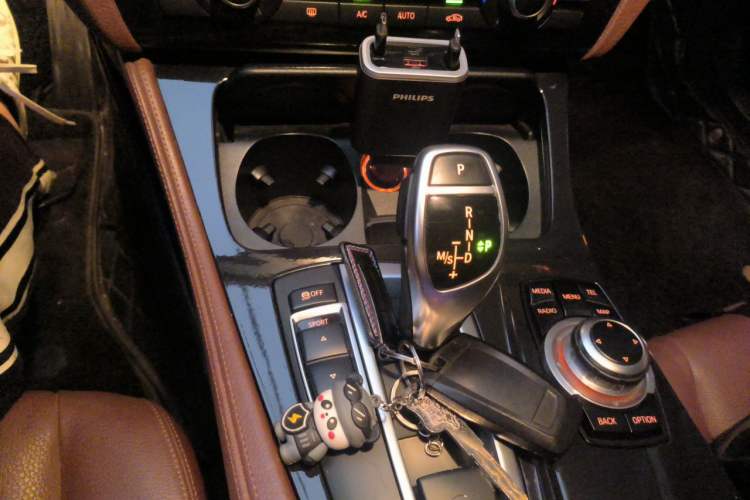 Used BMW 5 Series 2014 520i Touring Edition Gear Lever