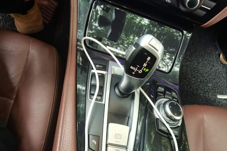 Used BMW 5 Series 2014 520i Elegant Edition Gear Lever