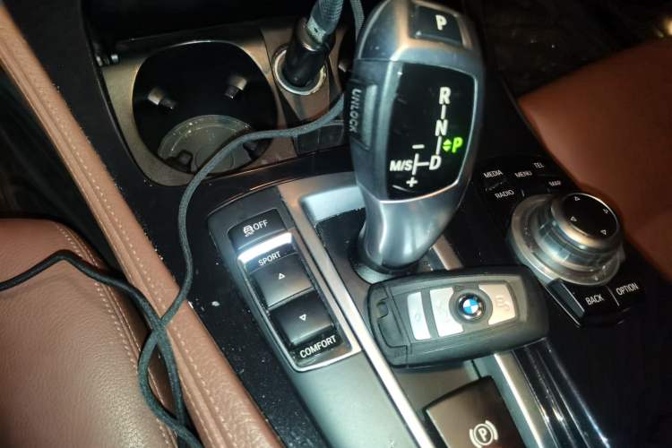 Used BMW 5 Series 2014 520i Elegant Edition Gear Lever
