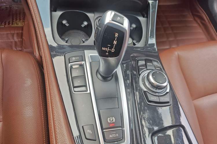 Used BMW 5 Series 2014 520i Elegant Edition Gear Lever