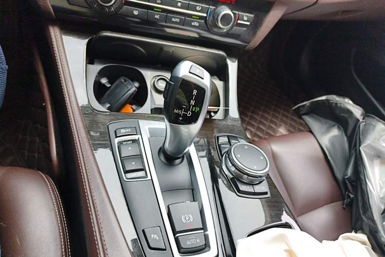 Used BMW 5 Series 2014 525Li Luxury Design Package Gear Lever