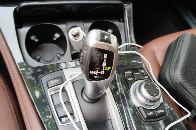 Used BMW 5 Series 2014 520i Elegant Edition Gear Lever