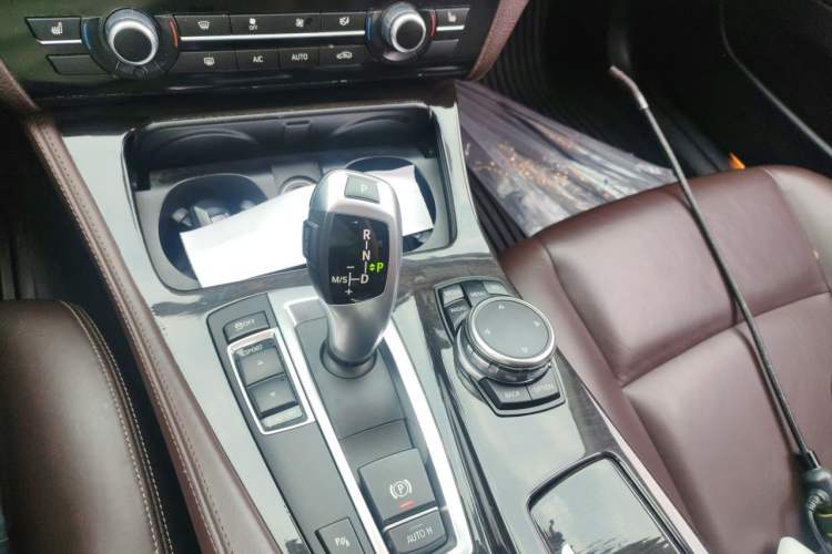 Used BMW 5 Series 2014 525Li Luxury Design Package Gear Lever
