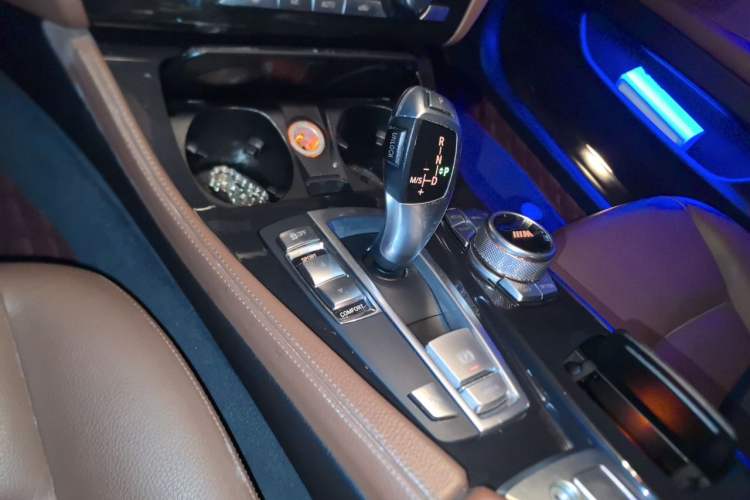 Used BMW 5 Series 2014 520i Elegant Edition Gear Lever