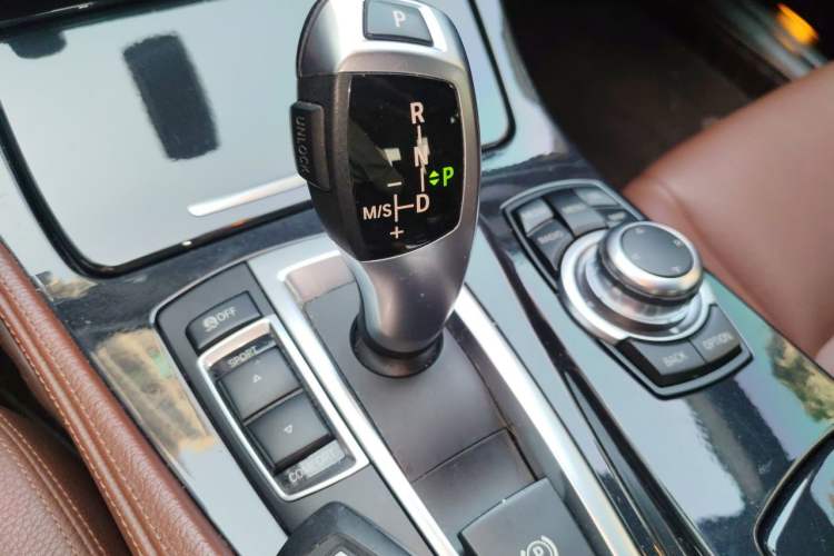 Used BMW 5 Series 2014 520i Elegant Edition Gear Lever