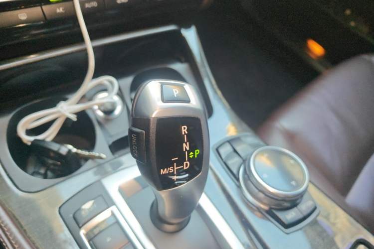 Used BMW 5 Series 2014 525Li Luxury Design Package Gear Lever