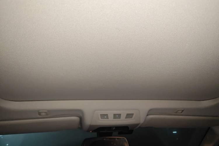 Used BMW 5 Series 2014 525Li Luxury Design Package Headliner