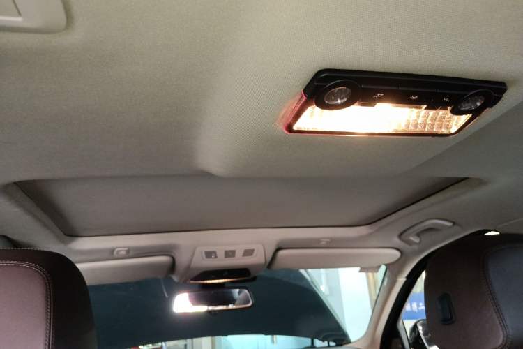 Used BMW 5 Series 2014 525Li Luxury Design Package Headliner