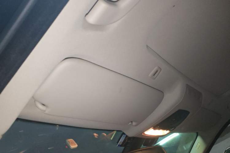 Used BMW 5 Series 2014 525Li Luxury Design Package Headliner