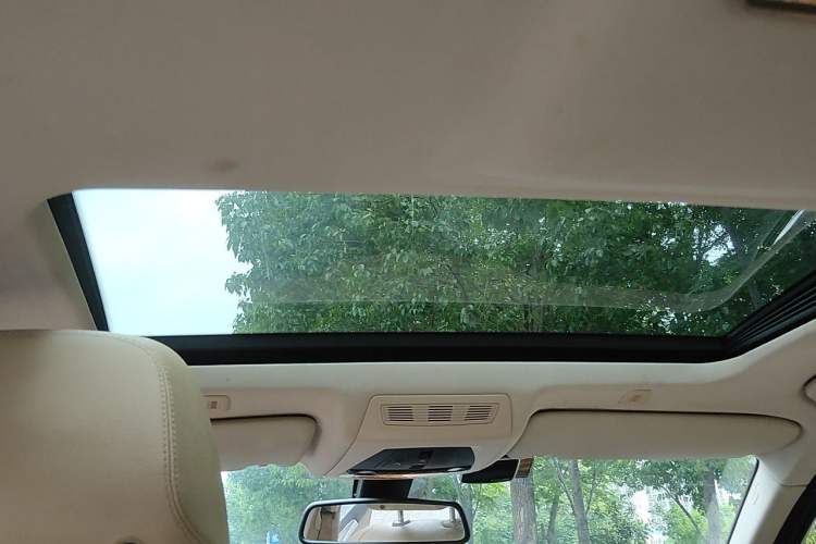 Used BMW 5 Series 2014 525Li Luxury Design Package Headliner