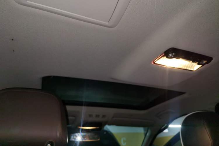 Used BMW 5 Series 2014 525Li Luxury Design Package Headliner