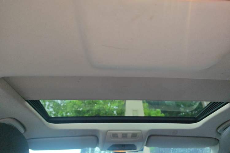Used BMW 5 Series 2014 525Li Luxury Design Package Headliner